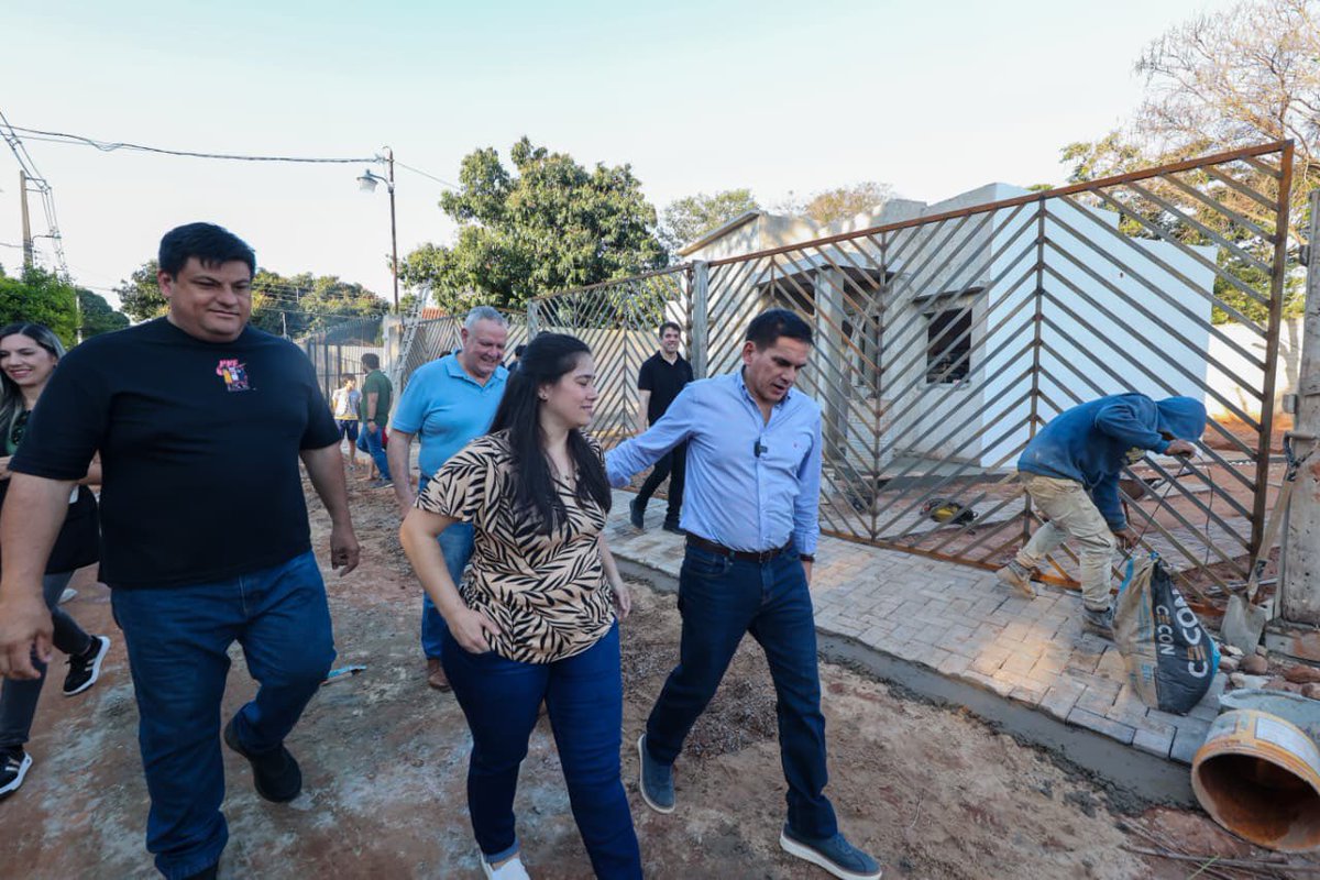 Ministerio de Urbanismo Vivienda y Hábitat (@muvhpy) on Twitter photo Con Che Róga Porã, más familias se acercan cada vez más al sueño de la casa propia.
En MRA, el ministro <a href="/juancbaruja/">Juan Carlos Baruja Fernández</a> verificó hoy el avance en la construcción de futuros hogares dignos para tres familias trabajadoras.
Las obras muestran un nivel de avance del 65%. Con Che Róga Porã, más familias se acercan cada vez más al sueño de la casa propia.
En MRA, el ministro <a href="/juancbaruja/">Juan Carlos Baruja Fernández</a> verificó hoy el avance en la construcción de futuros hogares dignos para tres familias trabajadoras.
Las obras muestran un nivel de avance del 65%.