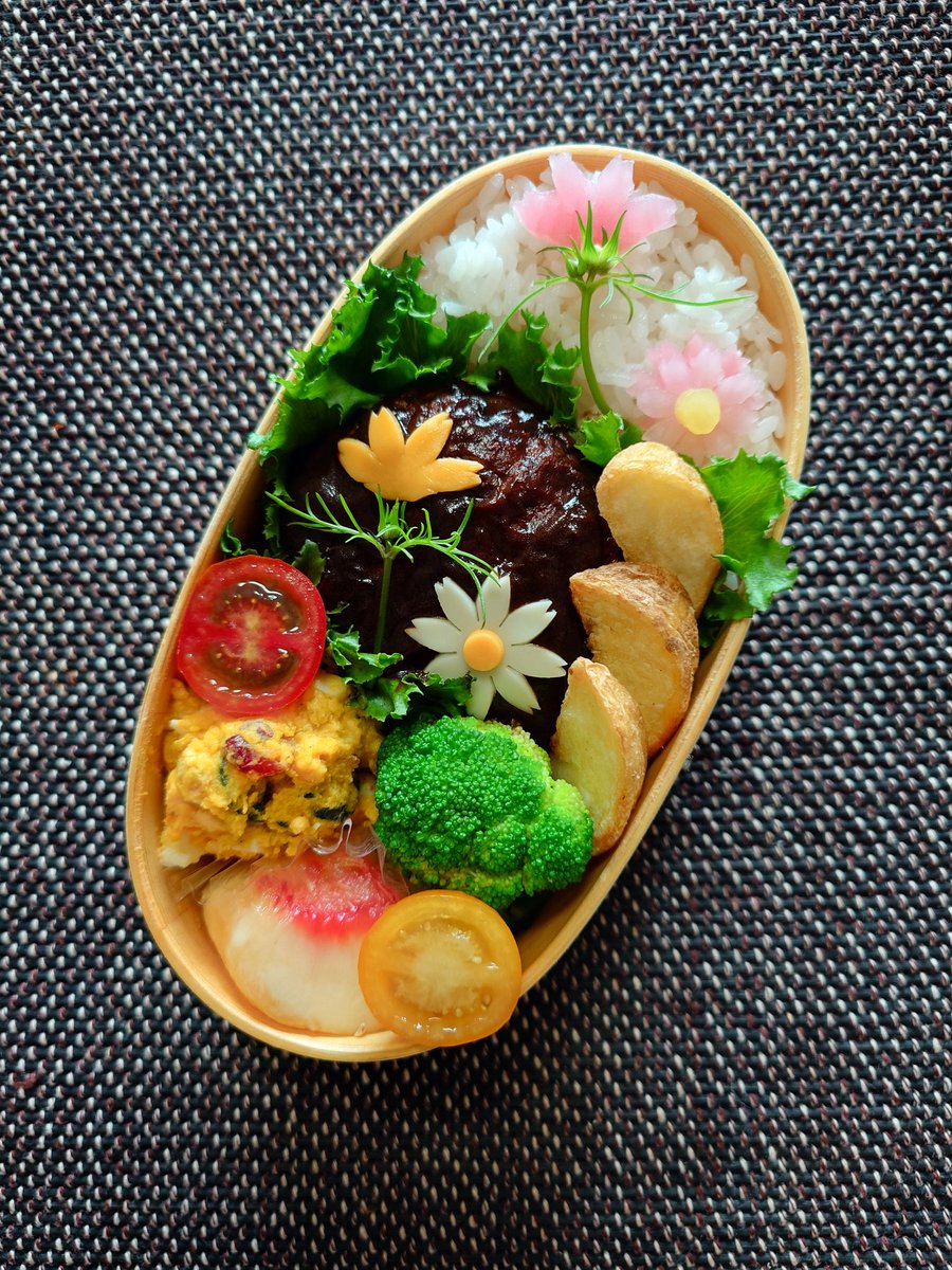 長男に｢絵文字を使うのは好きじゃない｣
と言われたので
(何年も🤗💕こんなのを送っていたのに
今ごろ言うかしら💢)
彼へのLineは敬体･句読点つきに
することにしましたっ！
。を😤だと思うことにして ദ്ദി*´罒`*)

次男の  #お弁当