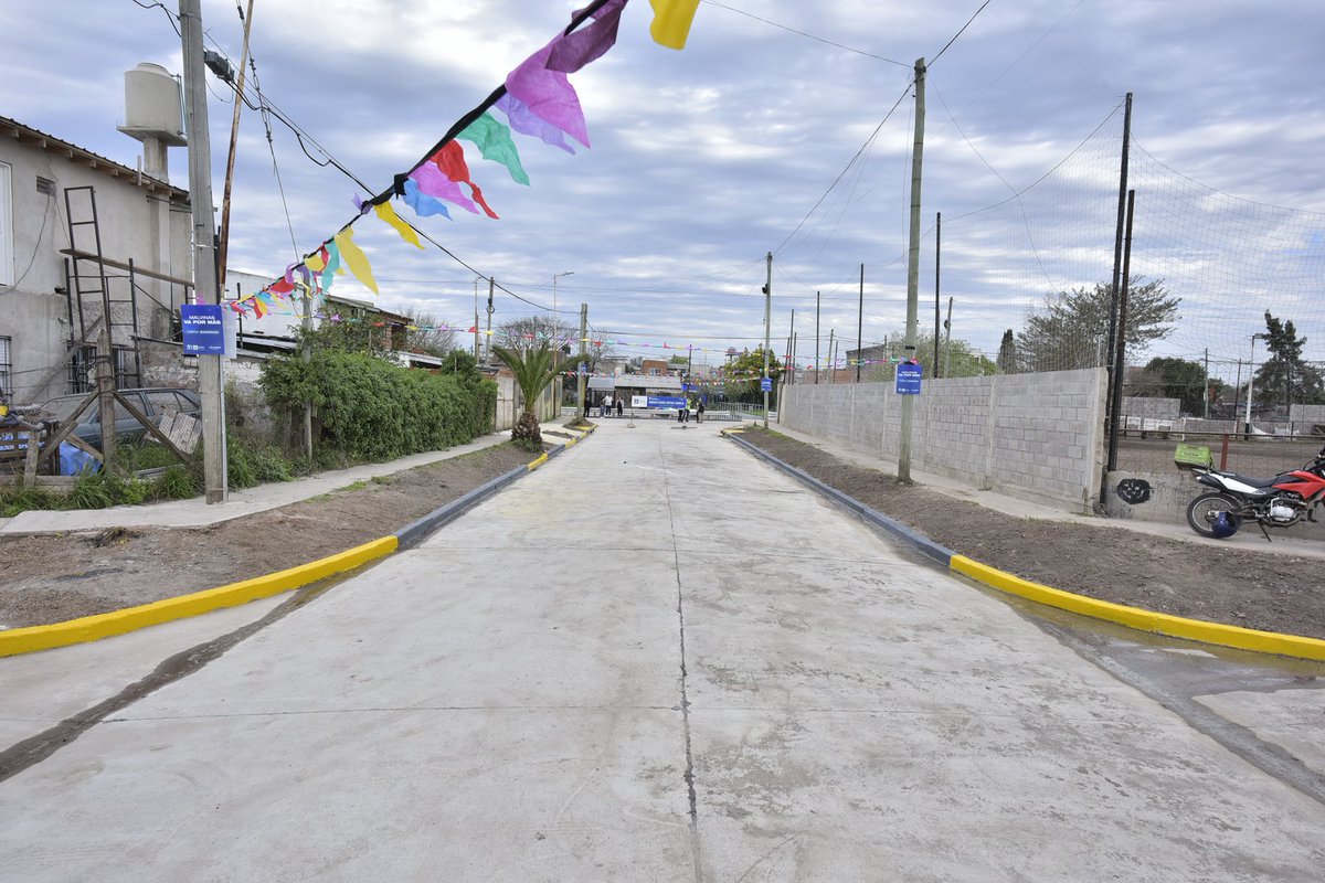 ♥️🫂 Inauguramos junto a <a href="/Nardini_Leo/">Leo Nardini</a> y los vecinos y vecinas de Santa Mónica nuevas cuadras de pavimento 

Esta obra significa más seguridad al transitar, mayor comodidad para el transporte público y una solución definitiva a los problemas de anegamiento que sufría el barrio.