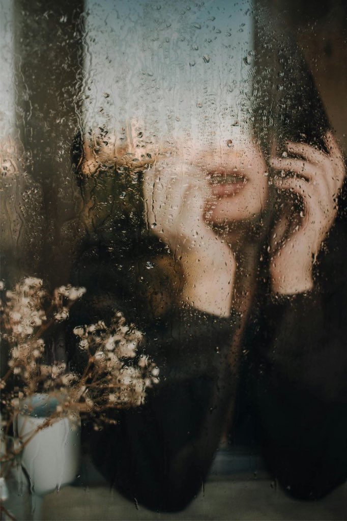 هل كنـا في الشعور مسرفين 
أم أن مشاعرنا هي من أخطأت العناوين ..