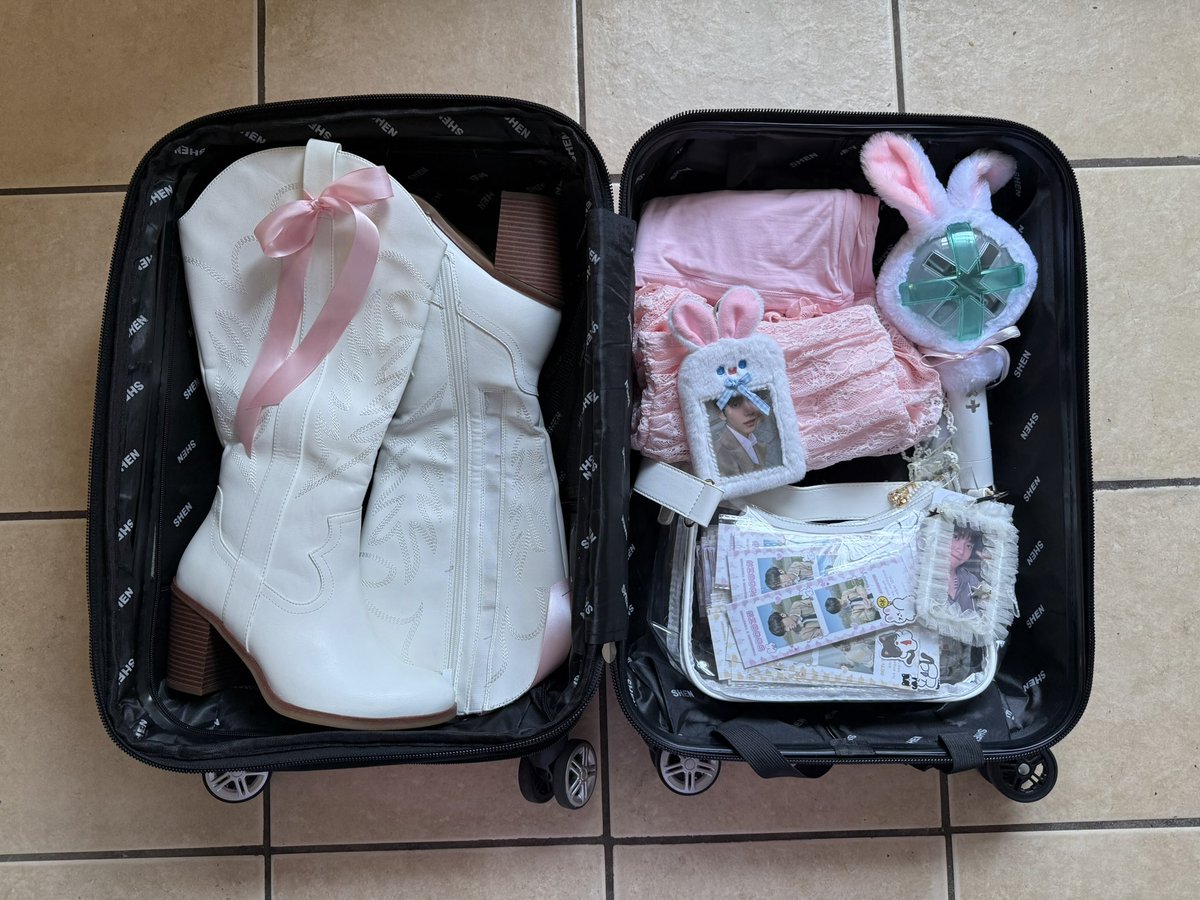 suitcase of a girl that’s seeing txt