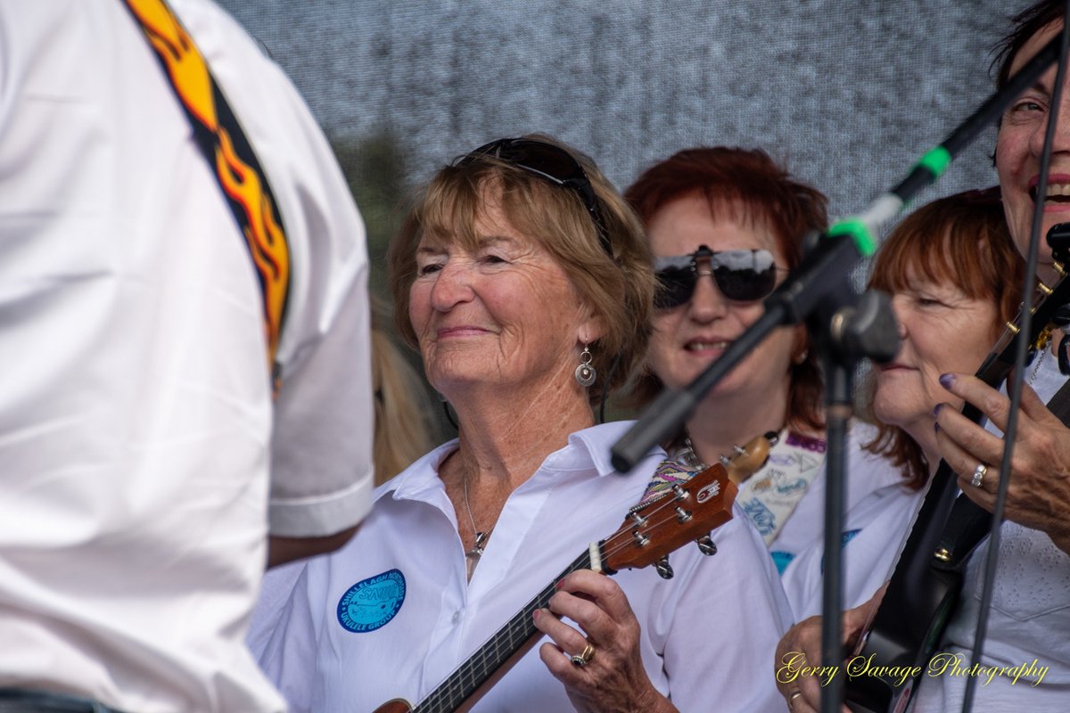 Ukulele Hooley tweet media