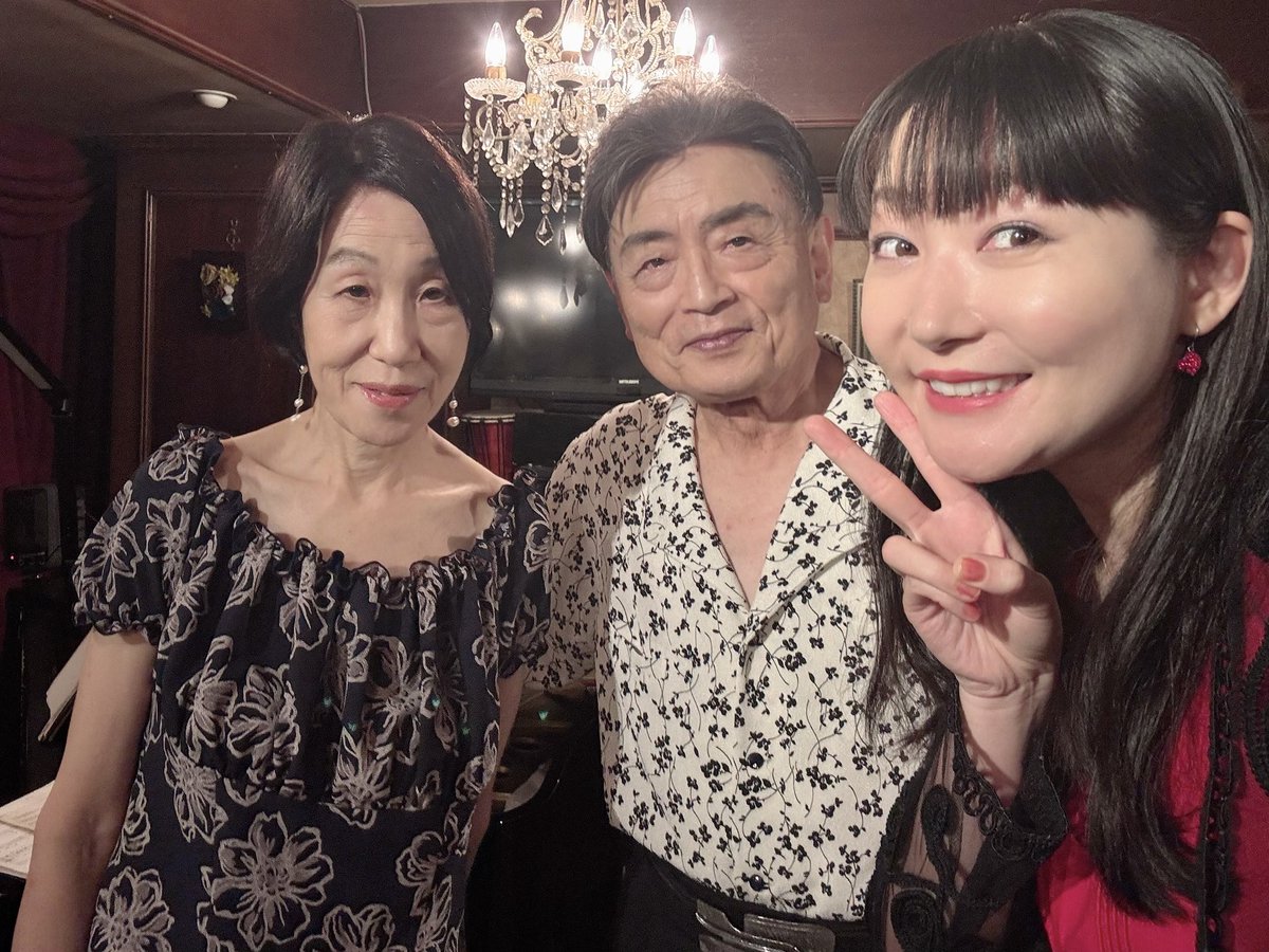 昨夜は新橋ベラマッティーナ、ありがとうございました！

日本で最初に「アムステルダム」を歌われた井関正人さんの前でアムステルダムをかまし、恐れ多かったけど素晴らしい先輩たちの作ったモノを後世に歌い継いでいきたい。

ピアノ、加藤ルリ子さまは上品なピアノなのに話すとめちゃ面白いのです