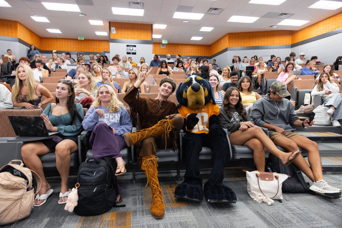 UTCCI's tweet image. This @TombrasUTK class had some special guests yesterday 👀  Learn more about Associate Professor Matthew Pittman's unconventional yet effective approach to teaching social media strategy: tiny.utk.edu/eIlp8