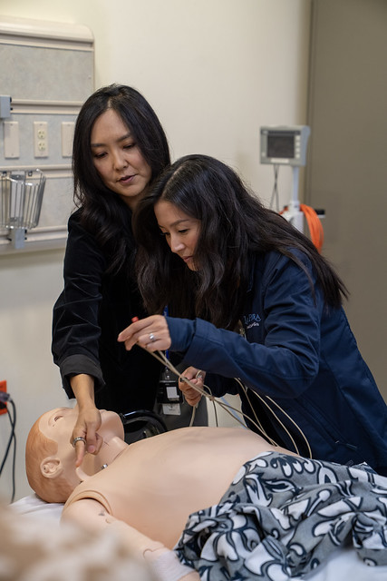 SimTiki_HI's tweet photo. Last wk, 50+ educators from local public &amp; private schools visited @uhmedjabsom as part of the Huakaʻi Initiative to learn more abt JABSOM and careers in medicine. Dr. Jannet and Kris provided a hands-on learning experience for the visitors in our sim lab! https://t.co/YB0wrxTQc7