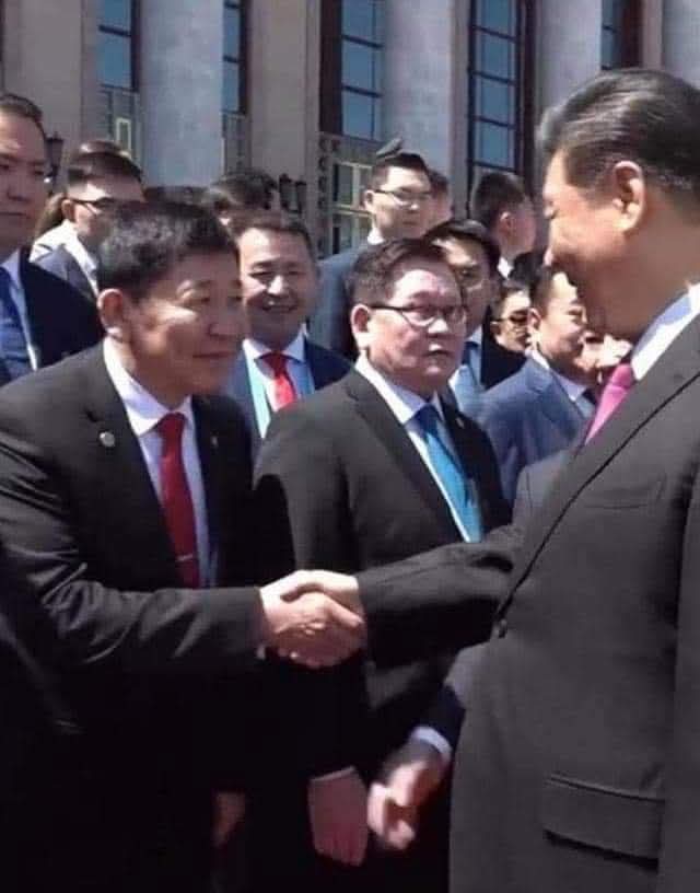 Дээш бялдууч, доош дээрэлхүү зан хандлага манай малуудад их юм.