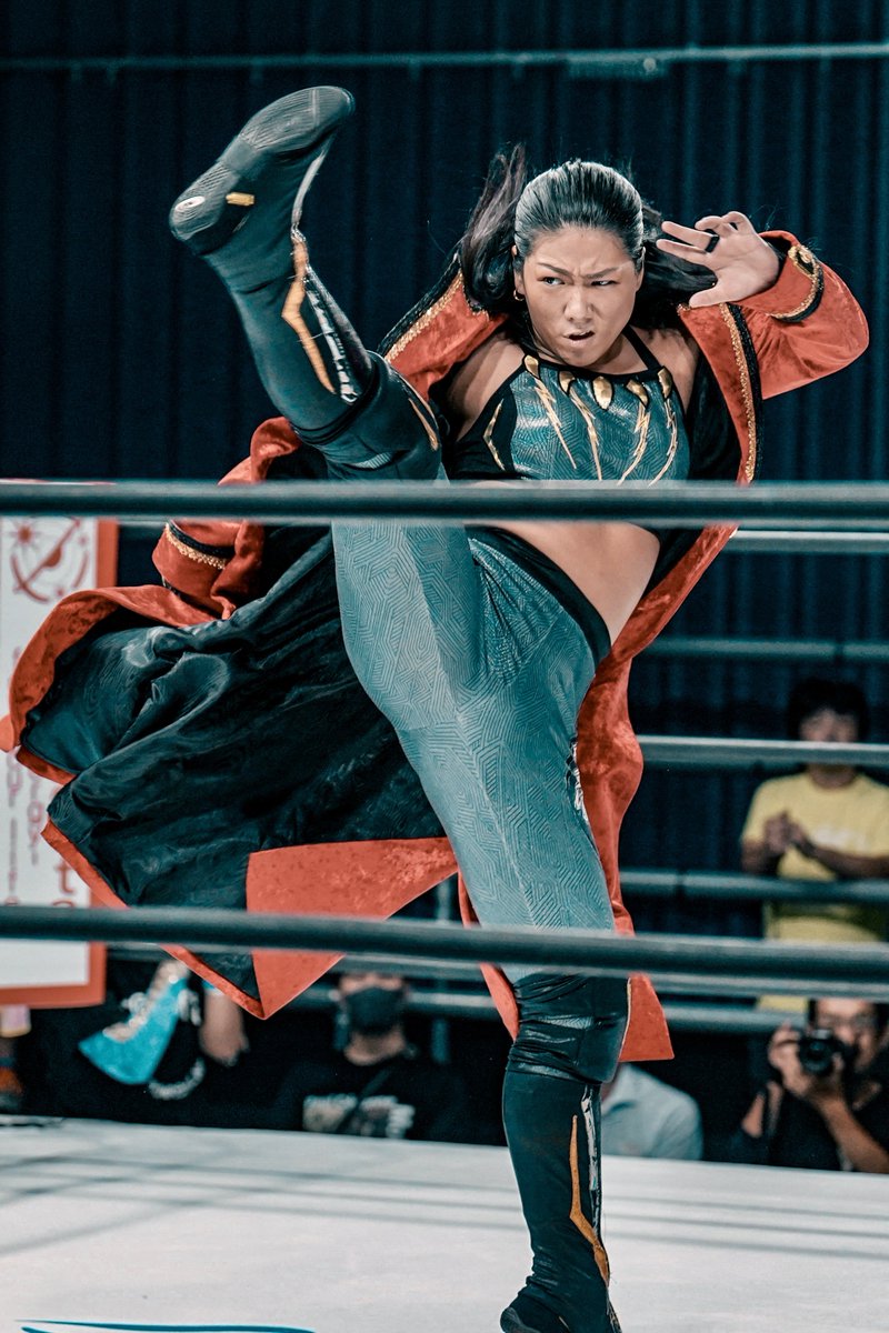 世界に1つ◼️超カッコイイまん丸な溶岩石の金彩ロックアート『オクトパシスタ』 世界に1つ◼️超カッコイイまん丸な溶岩石の金彩ロックアート