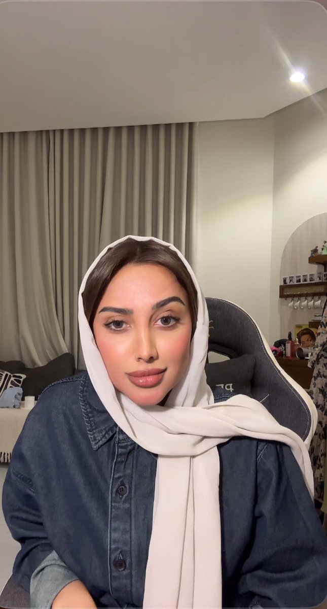 نقيةُ وكآنها خُلقت من غِيمة.
#نيلوه