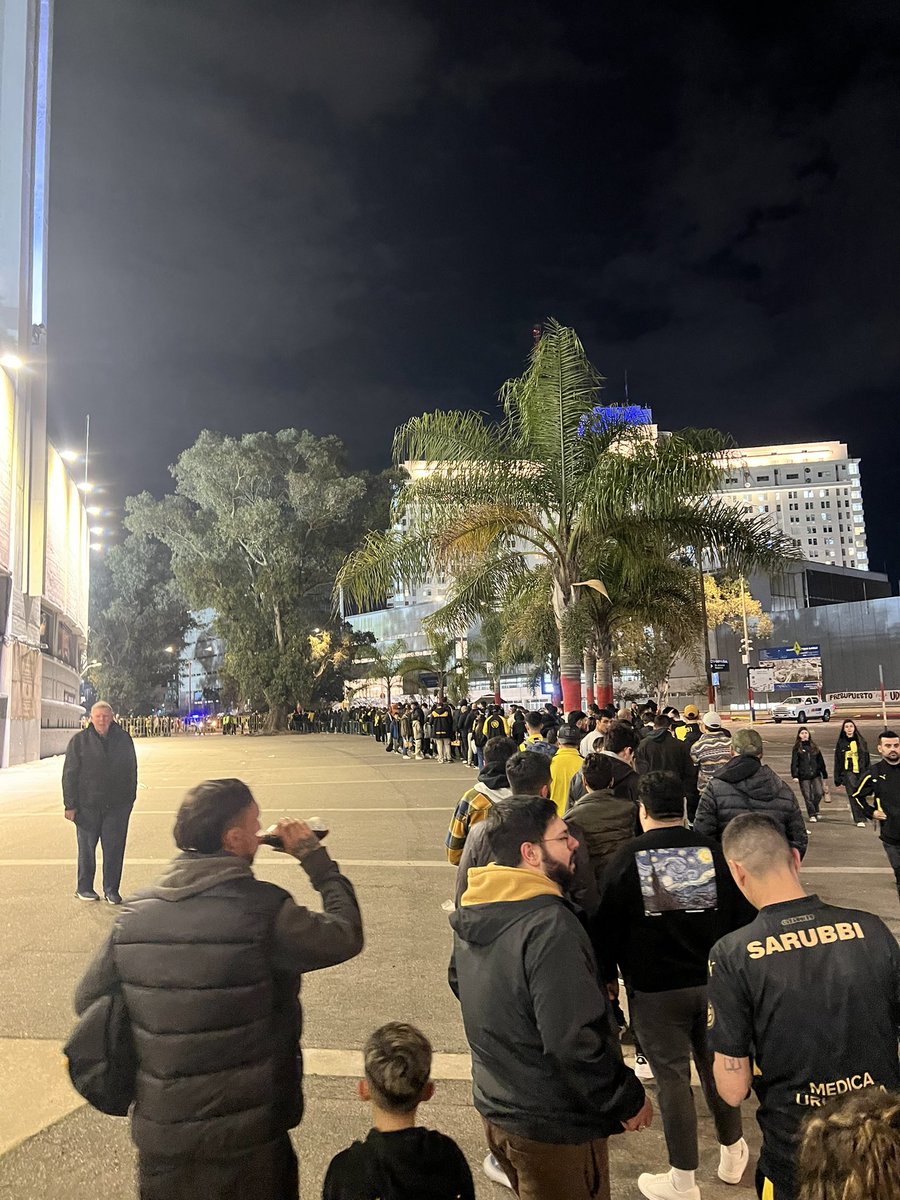 400 pesos la entrada más barata y 1/2 puertas habilitadas en la olímpica… Siempre cuidando la gente  
<a href="/RodolfoCatino/">Rodolfo Catino</a> <a href="/EvaristoXXI/">Evaristo González</a>