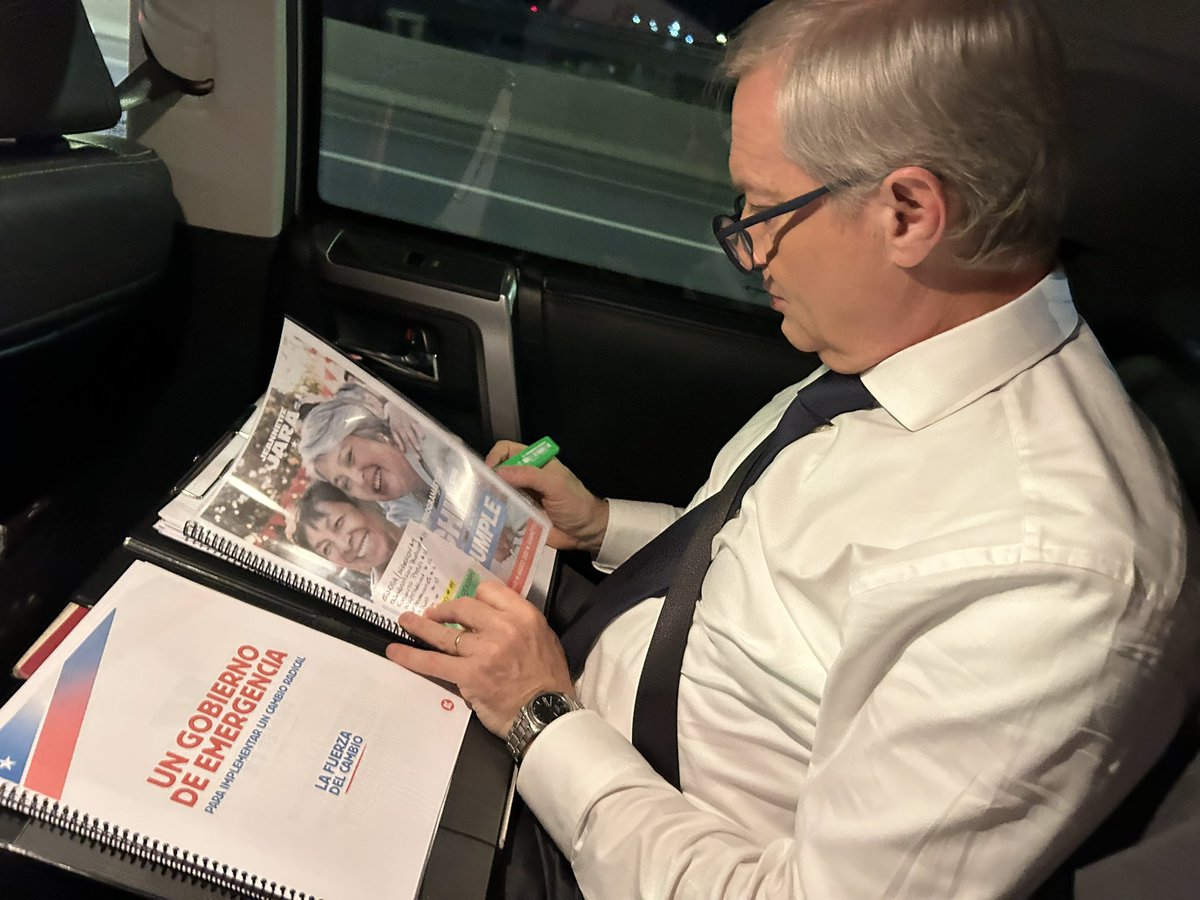 Camino al #DebateCHV . Nos vemos en un rato! ✌️🇨🇱 #KastPresidente