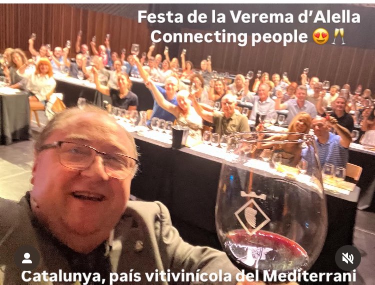 Felicitats #Alella per mostrar aquest interés per divulgar la cultura del vi, per recordar-nos que sou història del vi català, que abans dels romans, els ibèrics laietans ja conreaven vinyes a les terrasses de sauló.
Ha estat un honor visitar-vos i parlar de #ViCatalà <a href="/ajalella/">Ajuntament d'Alella</a>