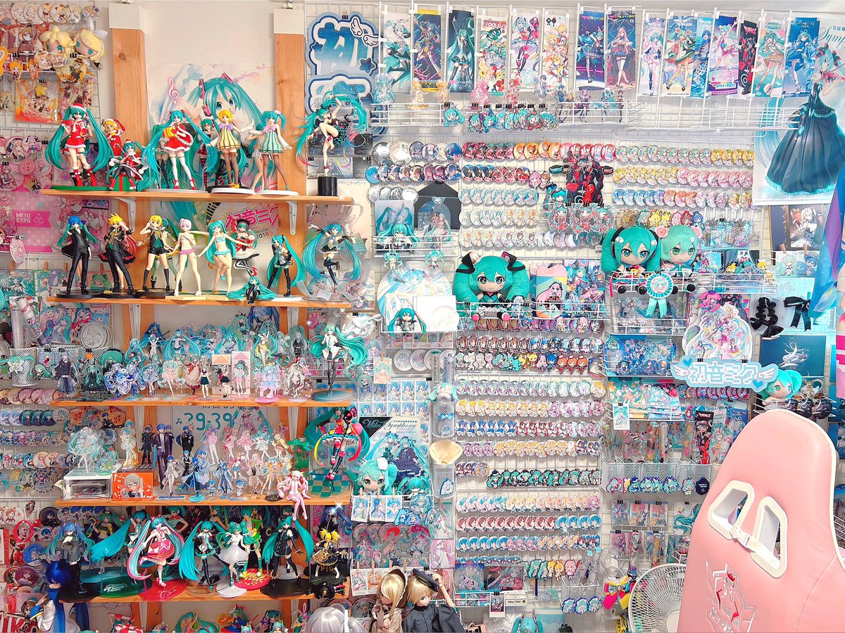 もっと恐ろしいのは、
これでもまだ自分の部屋を、マジカルミライにしたいって思ってるのが一番恐ろしいw