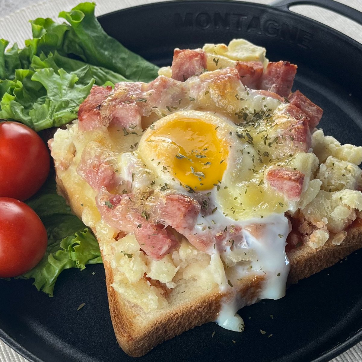 おはソセ (ง ◠‿◠ )ง
ソセとじゃがいもが盛り盛りのトーストはいかがですか🤤