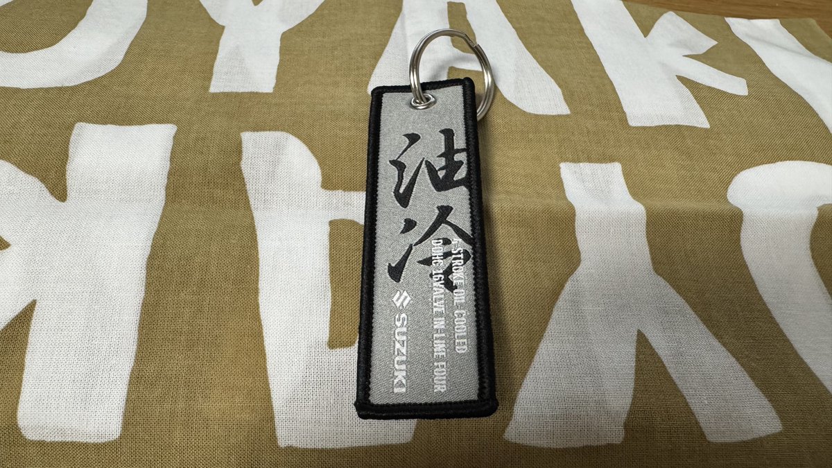 油冷バイクを買ったからにはキーホルダーはこれにしたければ

単気筒だけど...