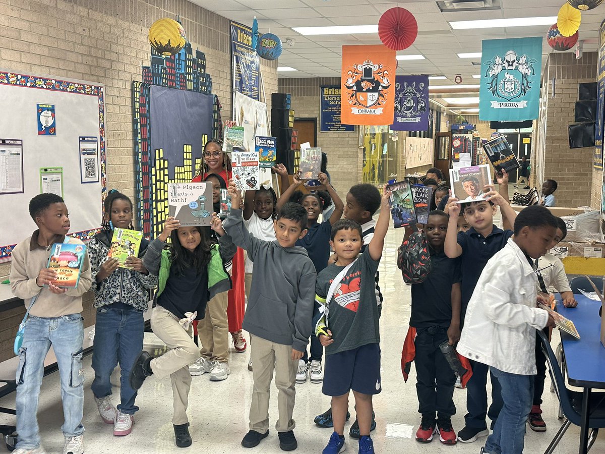 📚✨ Shoutout to Ms. Angton’s 3rd graders for being caught with books in hand on their way to recess! 🙌 Our scholars are proving that the love of reading doesn’t stop at the classroom door. We are so excited to see a strong culture of reading taking root at Briscoe💙💛
