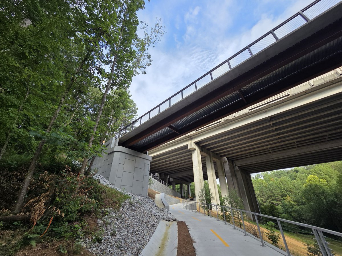 Dramatic PATH400 bridge over Mountain Way Common Opening soon! Click the link to read our coverage.

buckhead.com/dramatic-path4…