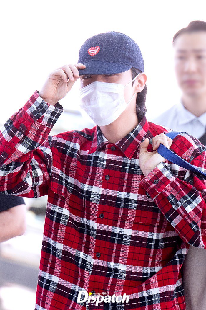 rosehope218's tweet photo. 250911 뉴욕 출국 기사 사진 #JHOPE #제이홉 (1) https://t.co/fSsxVeIxsv