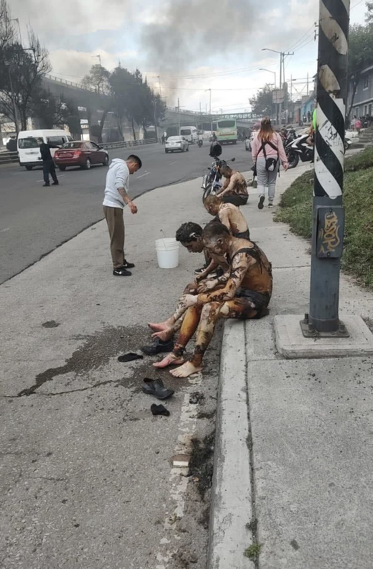 yohaliresendiz's tweet photo. .📍#CDMX 

Difunden la lista de lesionados por #explosión de la #pipa de gas en el Puente de #LaConcordia en @Alc_Iztapalapa 

🚨 Se buscan familiares #urgente #Compartelo 

Tras la explosión de la pipa de gas en inmediaciones del Puente de la Concordia e Ignacio Zaragoza, estas son las personas trasladadas

📢 Se solicita apoyo para localizar a sus familiares.

LISTA DE LESIONADOS 

Clínica Hospital Emiliano Zapata

 1. Jaime Berra Urieta – 49 años – SCQ 50%
 2. Esteban Rivera Flores – 23 años – SCQ 35%
 3. Fredy Sánchez Gil – Edad desconocida – SCQ 50%
 4. Jesús Noé Tovar García – Edad desconocida – SCQ 90%
 5. Kevin Díaz Monte de Ocampo – Edad desconocida – SCQ 80%
 6. Eduardo Noé Morales – Edad desconocida – SCQ 100%
 7. Juan Carlos Sánchez Blas – Edad desconocida – SCQ 100%
 8. Osvaldo Gutiérrez Espinosa – 28 años – SCQ 40%
 9. Óscar García Rivera – Edad desconocida – SCQ 40%

Hospital General Morelos y Pavón @ISSSTE_mx 

 1. Carlos Amaury Martínez Galicia – 32 años
 2. Reséndiz Ana Belén Esparza – 24 años
 3. Valentina Mora Luna – Edad desconocida
 4. Jonny Flores Lara – 19 años
 5. Jonathan Ruiz Dailton Esparza – 30 años
 6. Elizabeth Mora – 54 años
 7. Bertha Marbian Vázquez – 34 años
 8. Yaquelin Contreras Salinas – 29 años
 9. Carlos Iván Jiménez Arturo de Jesús – 47 años
 10. Brenda Ruiz Medina – 27 años

Hospital General de Zona No. 53 (HGZ 53) @Tu_IMSS 
 1. Ángel Tonatiuh Gómez Galván
 2. Jorge Islas Flores
 3. Eduardo Ramírez Álamos
 4. Giovana – Menor de aprox. 12 años
 5. Omar Alejandro García Escorza
 6. Fernanda Soto Munguía
 7. Javier Velasco Ángel
 8. Juan Antonio Hernández Betancourt
 9. Abril Díaz Castañeda
 10. Aarón Gustavo Hernández López
 11. Alicia Mateos Teodora
 12. Bebé de aproximadamente 6 meses
 13. Erick Mateo Terán Hernández
 14. César Aldair Cortés Hernández
 15. Natanael David Brindis Murillo
 16. Alejandro García España
 17. Antonio Hernández Gilberto Aarón
 18. Leonel Alejandro Velázquez Rodríguez
 19. Eduardo Ramírez Armas
 20. Giovana Martínez