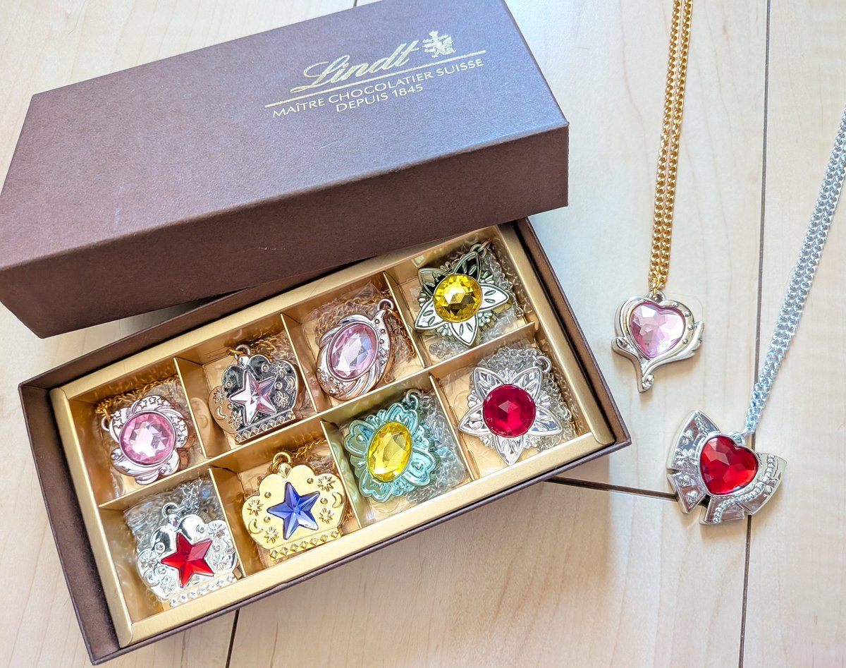 pupui_pui_pui's tweet photo. 定期的に引っ張り出して眺めてうっとりしてる。
やはりキラキラからしか摂取できない養分は存在します…✨️ https://t.co/L16jSWDbxj