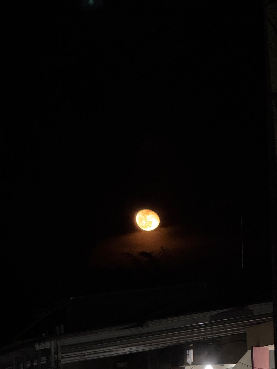 potongan foto bulan masyarakat kota bengkol puri manado pemay