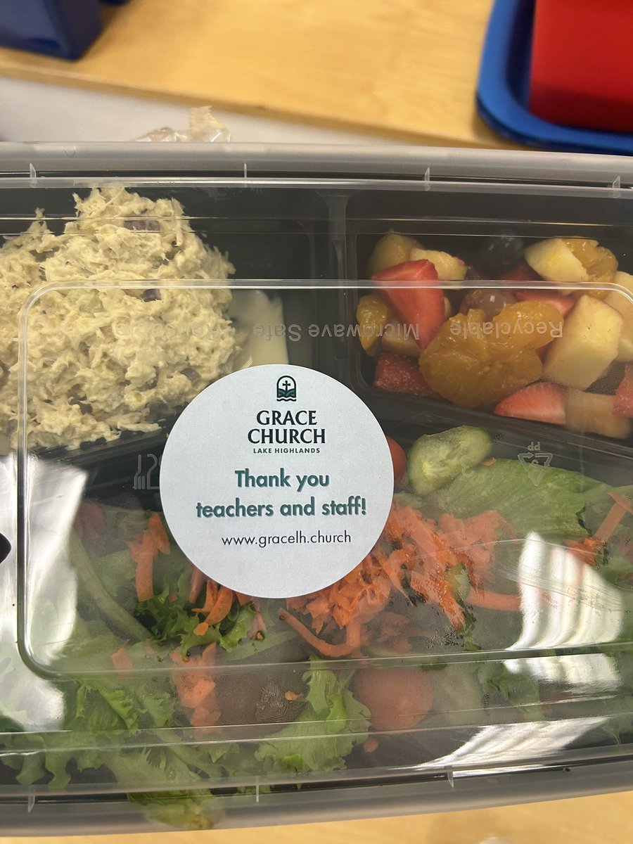 Thankful for our community partner providing food for us before Parent Information Night. So appreciated!! #risddreambig <a href="/MrsCoutant/">Anna Coutant</a>