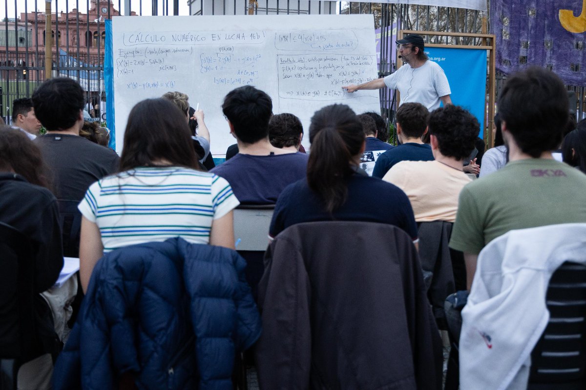 ¿Hay veto? Hay paro. Docentes, trabajadores no docentes y estudiantes anuncian paro de 24hs con movilización. Este viernes, en el Congreso, la respuesta de las universidades públicas ante la insensibilidad de Javier Milei. No se descartan tomas como protesta.
¡No pasarán!