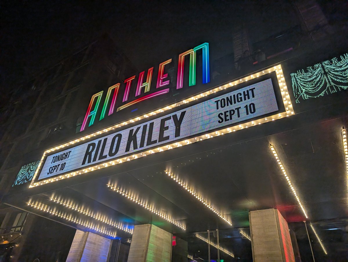 stephtrinh's tweet image. Excited to see what other middle aged hipsters look like!