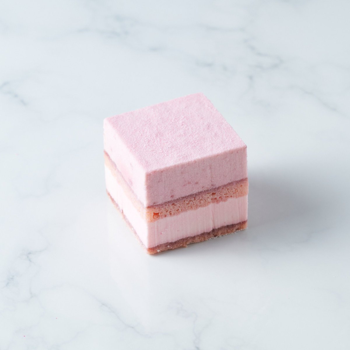 チョコレートフィッシュ　ピグ　9'8\" シブースト(角)(生菓子) | お取り寄せケーキ | ブールミッシュ