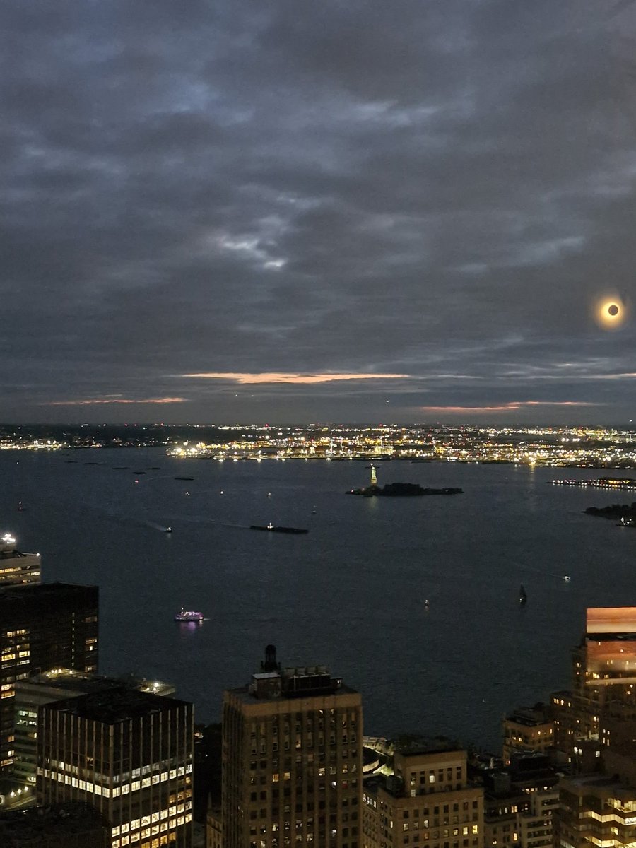 Visiting NYC, 
I'm verry proud of that one, hope you will enjoy it.
I wonder what <a href="/AuclairCapital/">DobermanCapital</a> would have captured 👀 (he have the skills)