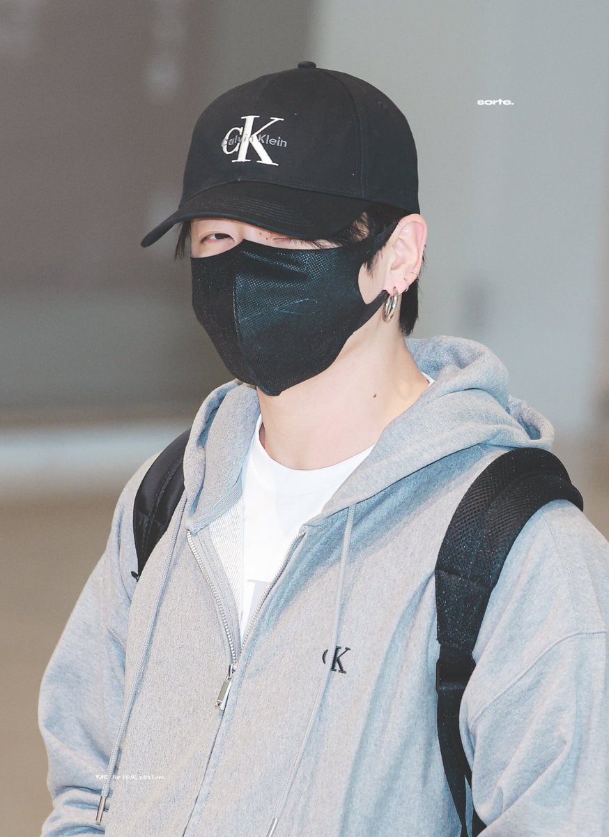 말랑뽀둥강아디😘😘

250911 ICN 출국 HQ
#JUNGKOOK #정국 #JK #グク