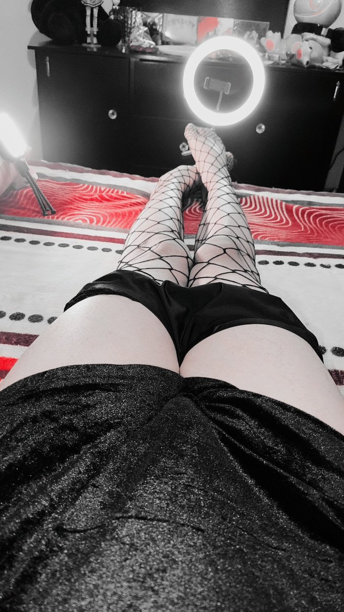 Kuro_Femgothic's tweet photo. AhΓ estΓ‘n de nuevo mis patitas jeje uvu
#Femboy #feetfetΔ±sh #Feet #Muslos #Piernas #Pies #Legs #gothic #goticas #femboybreeding https://t.co/cJzM9TL5mb
