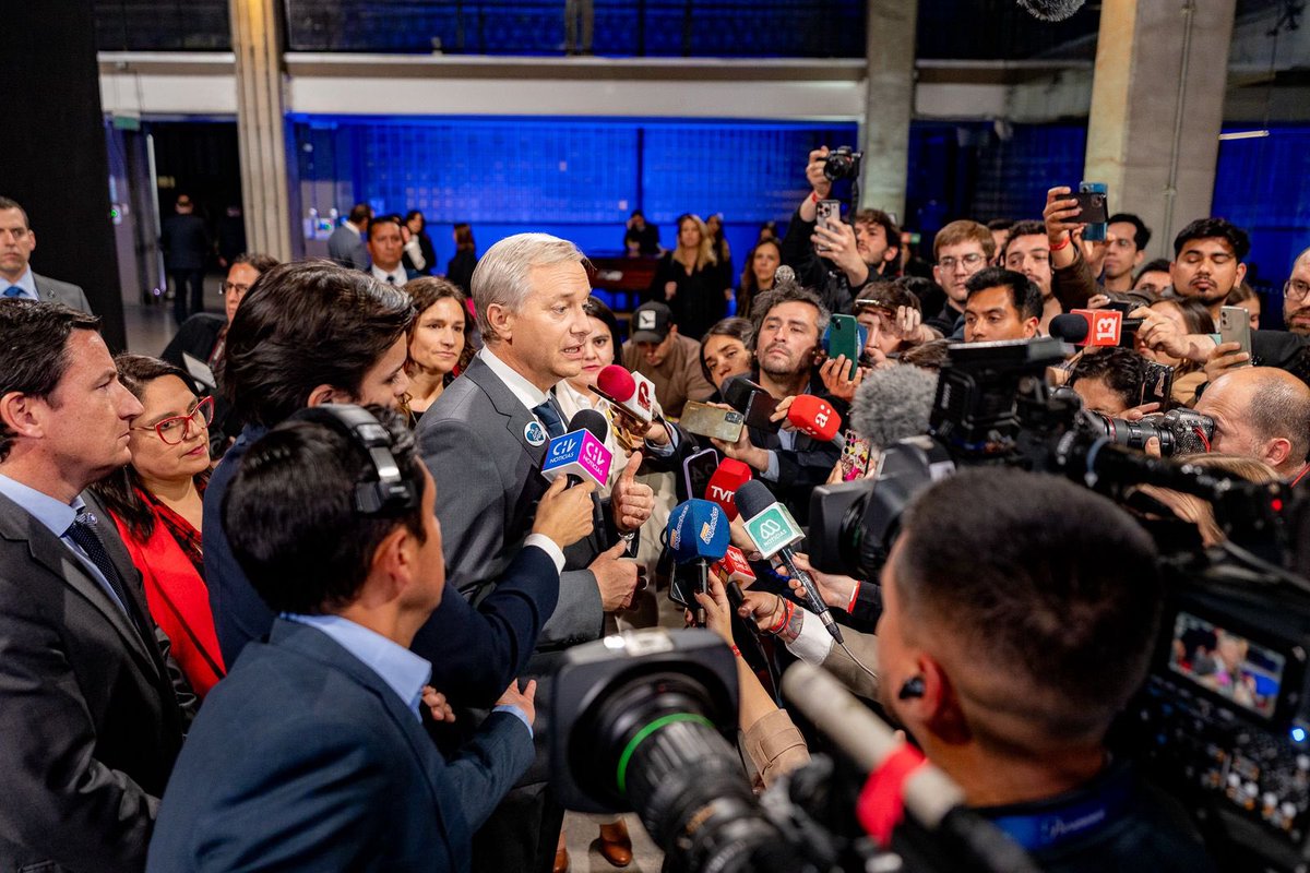 “Hoy, Chile tiene una emergencia en seguridad, economía y temas sociales y me alegro que la candidata Jeanette Jara haya accedido a debatir. Los chilenos merecen respuestas” .<a href="/joseantoniokast/">José Antonio Kast Rist 🖐️🇨🇱</a> #KastPresidente