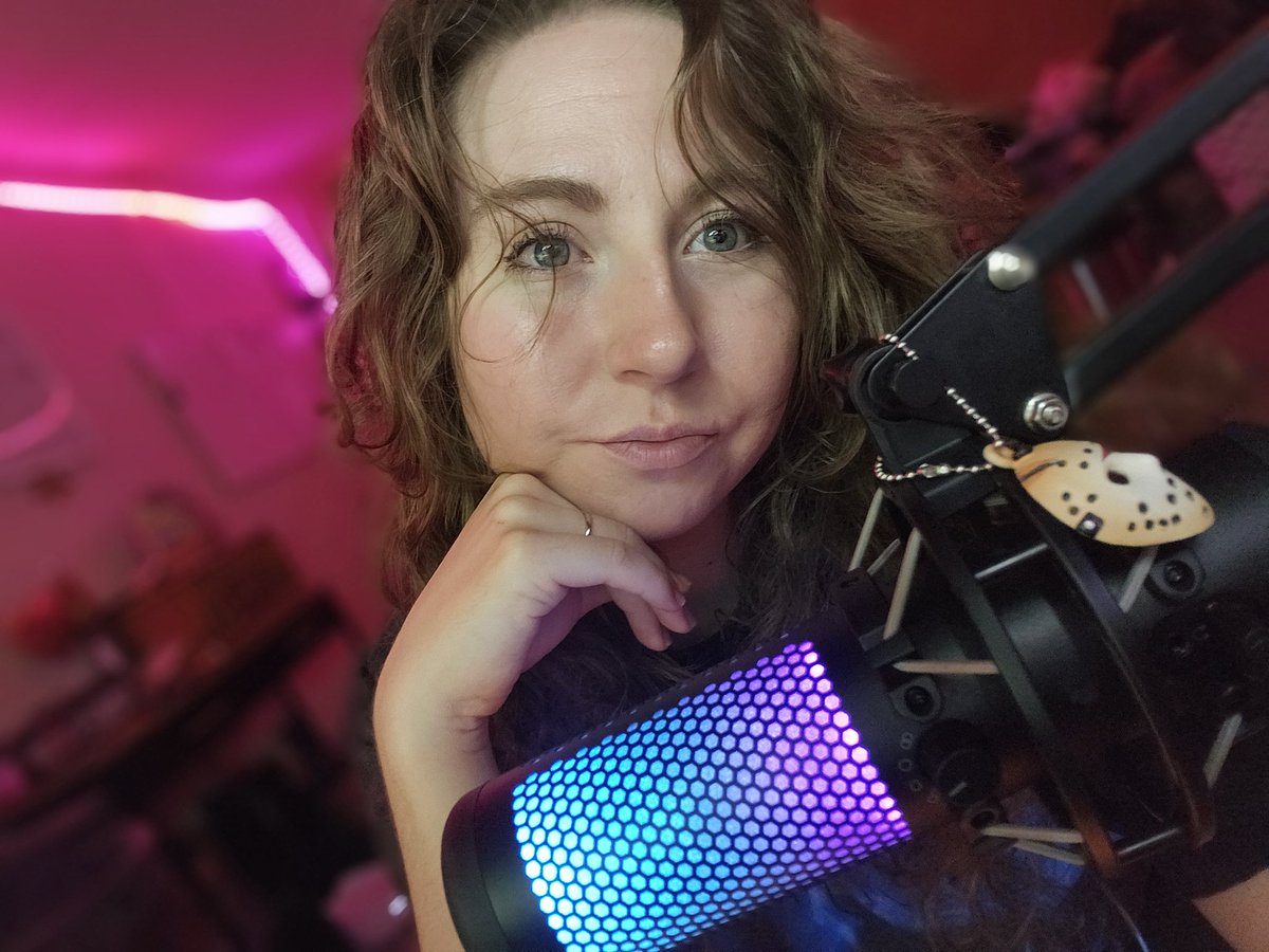 TickbiteJackson's tweet image. Oh hi, I'm live 🟣 (and have been for 8 hours already lmaoooo) 
 twitch.tv/tickbitejackso…