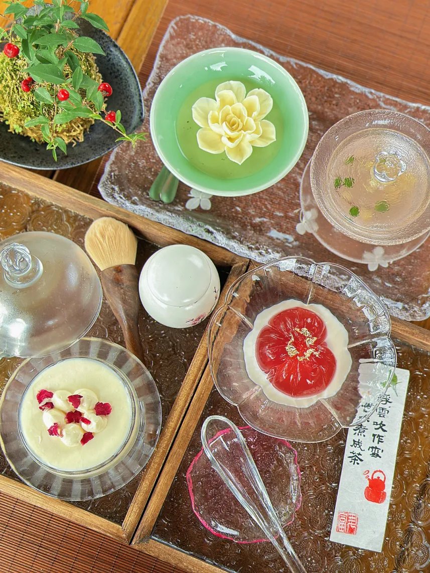 Ark_insights's tweet photo. Find a tea🍵 house by the window, brew a pot of #Putuo Buddha tea, and watch the osmanthus petals fall gently onto the table outside the window. 🪟 https://t.co/nboKqqMsIM