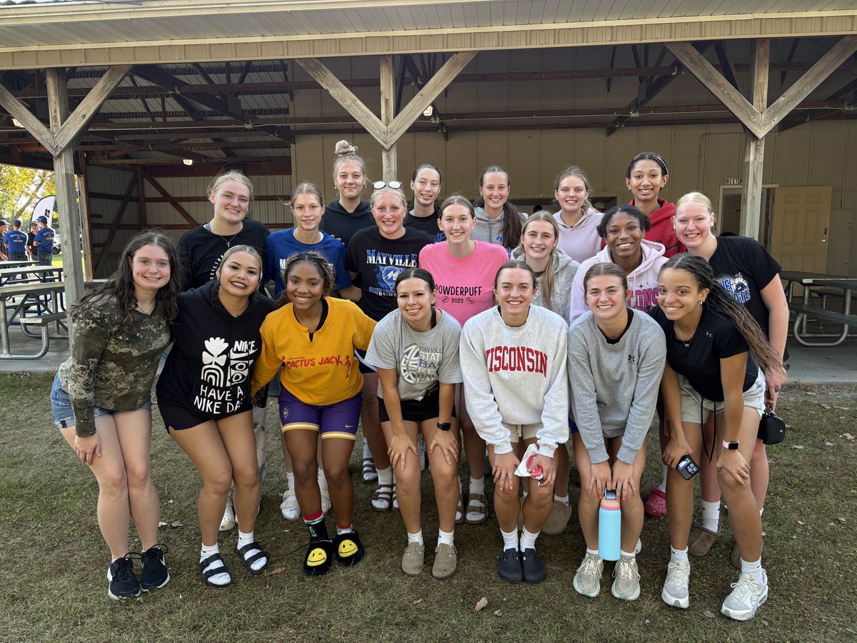 HUGE shout out to the Comet Athletic Club for feeding all the athletes today!  Food was amazing as usual and your support for our program and ALL of the athletic teams at Mayville State is second to none!!! Thank you again for everything you do for our student athletes! 
#GDTBAC