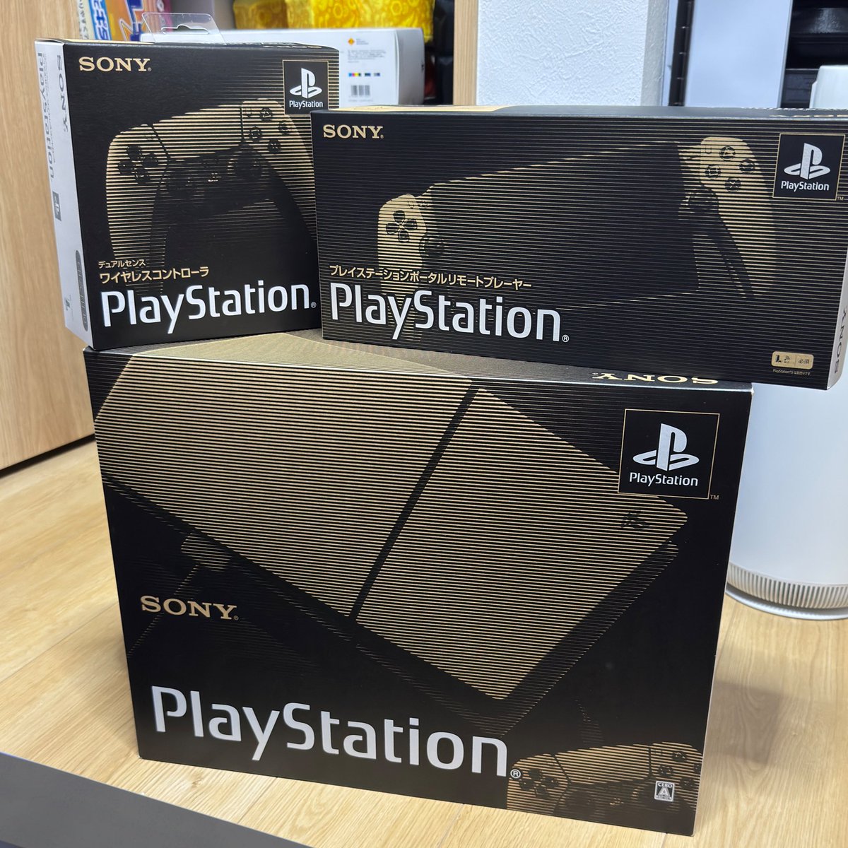 prachiki_i's tweet photo. プレイステーション30周年アニーバーサリーリミテッドエディション再販で買えたぞ！
箱かっけーーー https://t.co/GF9SO49NXV