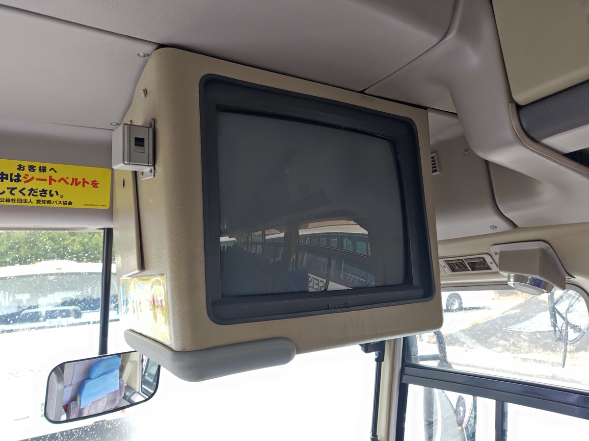 ct_bus's tweet photo. 西三交通さんの車庫で見せていただいた、平成10年1月登録の三菱KC-MS822PAです。
補助席付きの12列車で、原動機は8M21を搭載しています。ブラウン管のモニターに懐かしさを感じます。

#西三交通
#ct_bus https://t.co/MVDy2ty496