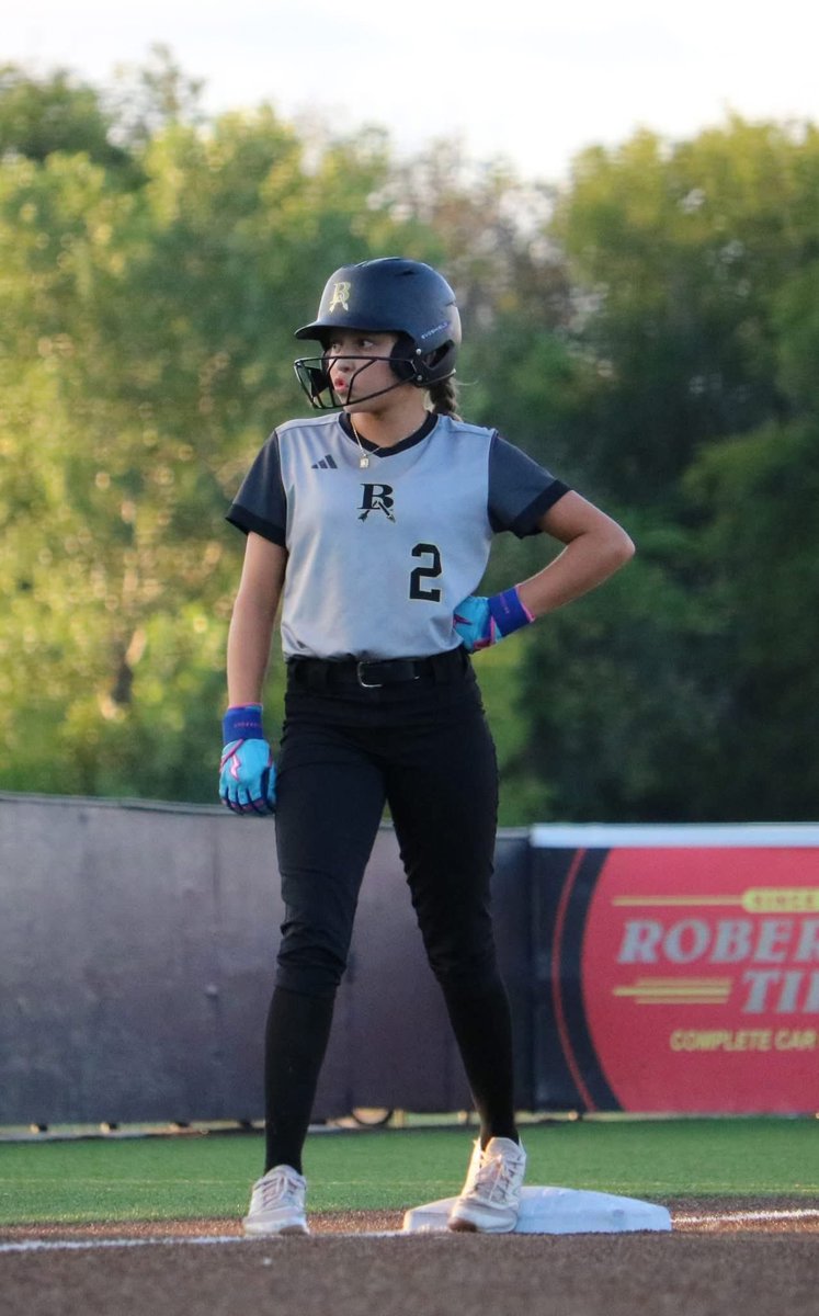 AlejandraG2030's tweet photo. Enjoying the school ball season.
#BAJH #fastpitch #slapper 
@OkCommitSB @CastleOKCommit https://t.co/9oRODRukMc