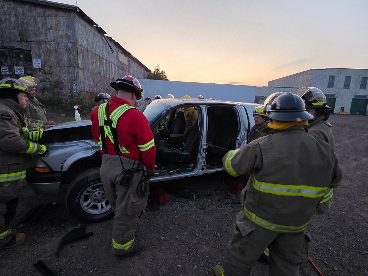 Botwood Fire along with some members of Point Leamington Fire had a great night of vehicle extrication training