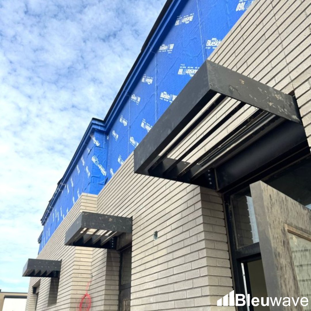 BleuwaveGC's tweet image. 🚧Progress continues at the America First Credit Union – Queen Creek site

✅ Sunshades and #Cladding taking shape
✅ Salt River Project set meter and energized the site
✅ #Drywall finishes continue
✅ #Concrete poured for drive-thrus, curbs, and gutters

#creditunions