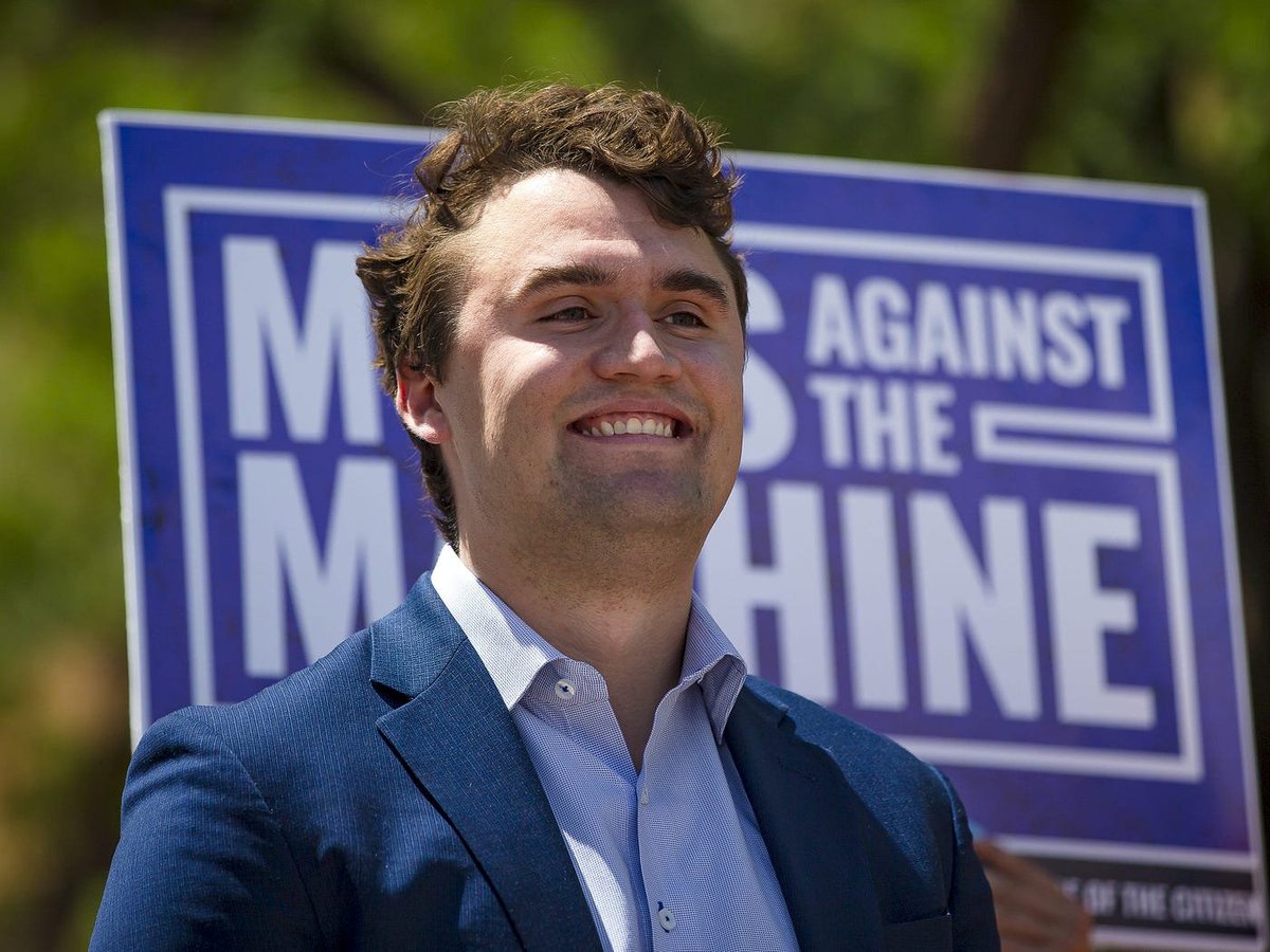 🇺🇸 Charlie Kirk:

- "Los palestinos no existen" 
- "Todas las personas trans son abominaciones. Deberíamos tener una 'ocupación militar total' de las ciudades liberales y que los niños presencien ejecuciones públicas".

Hoy lo ejecutaron en público...
