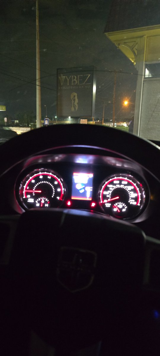 deferential_low's tweet photo. Just tryna enjoy my night https://t.co/Ma43aJBXIi