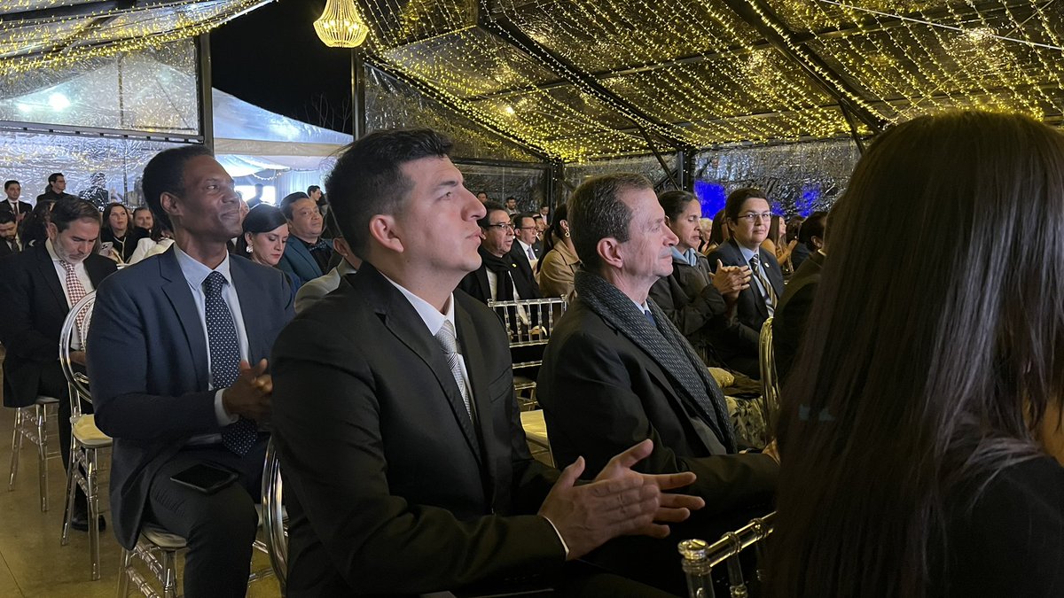 utpl's tweet image. 🎖️#OrgulloUTPL  | 👨‍🏫 Eduardo Valarezo Valdez, director del Departamento de Química de la #UTPL reconocido como #InvestigadorDestacado por  @Cediaec por su liderazgo sobresaliente en el desarrollo de proyectos científicos, de innovación y transferencia tecnológica. 🔬…