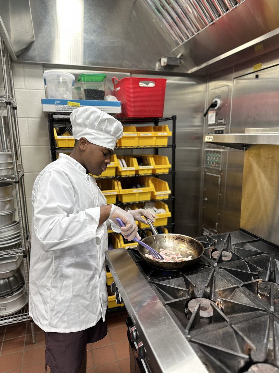 apexculinary's tweet image. Kitchen safety lab in CA1 🍳👩‍🍳