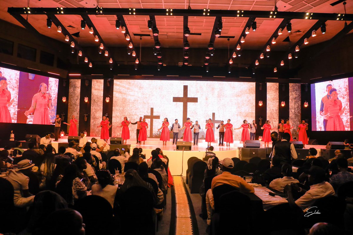 ChoirThc's tweet photo. The Fenon Stage Experience❤️🖤

Bwovaayo ne webaza nga wano ate mulwaatu,
Erinnya ly’eddungi oyo KATONDA oliyimusa~ 
Yekka yagwanira Okuyimusibwa eri amawanga,
Abali bamunyooma baveeyo bamuwe  ekitiibwa! 🙏🥰

Abaddewo Taata🙏
#THC_LiftingUpJesus
#Nitakwenda 
📸@Me_Elobu256 https://t.co/Az1RxcGTXz