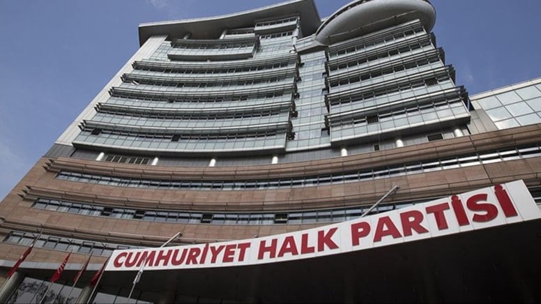 İddia ediyorum, CHP delegelerinden noter kanalıyla 900 imza toplandığı bilgisi doğru değil. Toplandıysa Genel Merkez şeffaflıkla açıklamalı imzaları.

Çünkü, il başkanları halen delegeleri arayıp imza toplamaya çalışıyorlar.

İmzalar toplandıysa ve buna göre seçim kuruluna