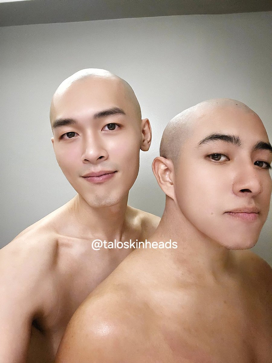 跟可愛的墨西哥小伙子面基,除了剃光頭還有做什麼呢?
It was fabulous to meet and shave this cute Mexican boy. Guess what else we did?
#shave #BuzzCut #headshaved #shirtless #naked #fetish #kinky #skinhead #razor #cabello #rapado #bald #光頭 #寸頭 #平頭 #五厘 #坊主 #光膀 #赤膊 #mexico