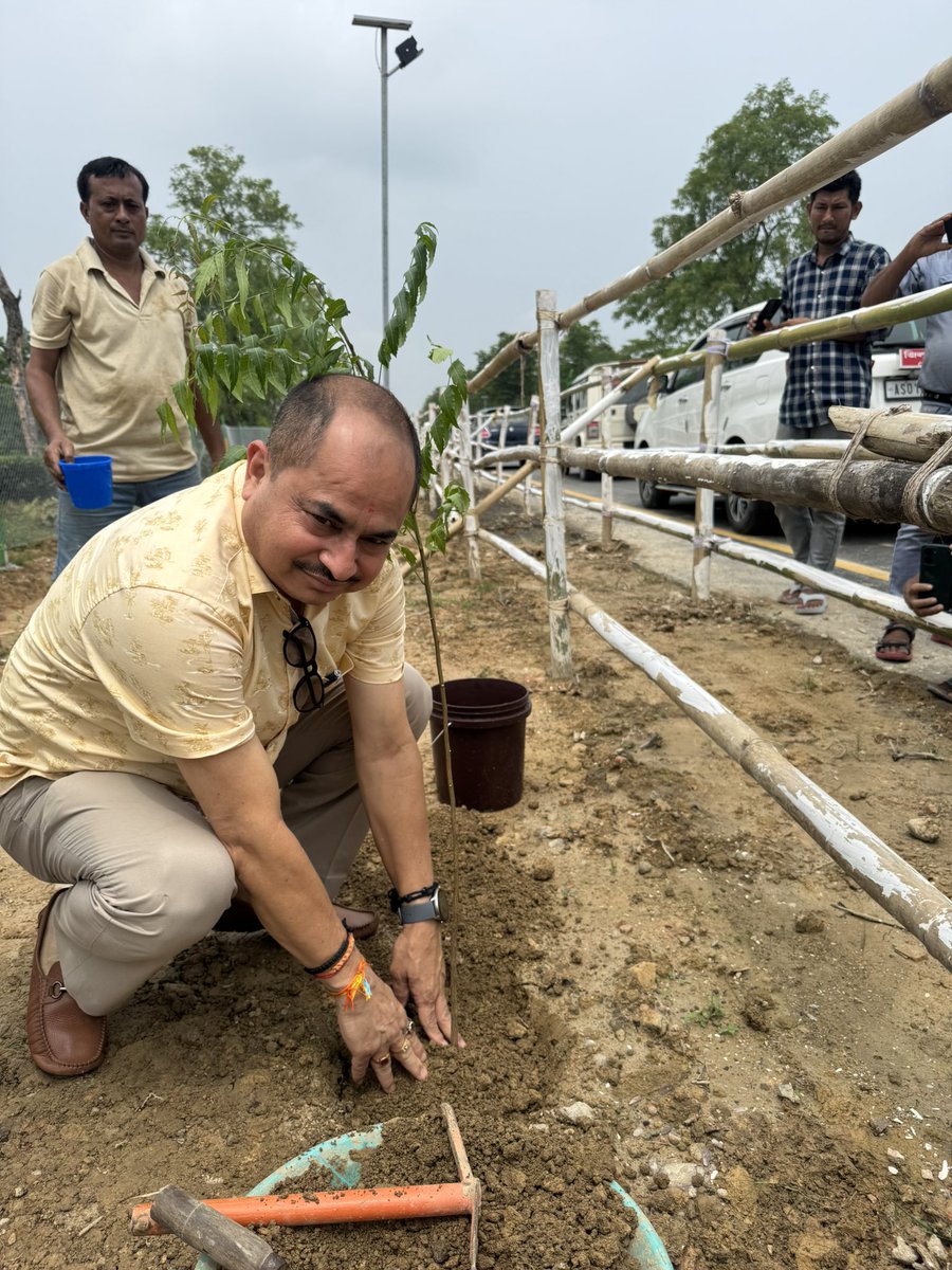 Mrinal Saikia (@mrinal_mla) on Twitter photo Thank you Honourable Incharge Minister of Golaghat <a href="/rupeshgowala/">Rupesh Gowala</a> ji and DC Golaghat Sri Pulak Mahanta dangoriya for planting a neem sapling each on the
#PMNeemCorridor at Numaligarh. Thank you Honourable Incharge Minister of Golaghat <a href="/rupeshgowala/">Rupesh Gowala</a> ji and DC Golaghat Sri Pulak Mahanta dangoriya for planting a neem sapling each on the
#PMNeemCorridor at Numaligarh.