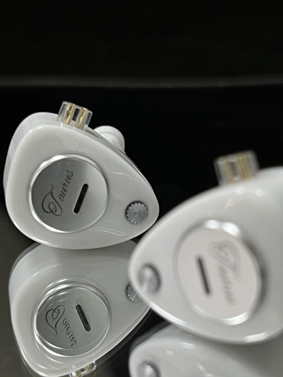 hulang9078's tweet photo. ��白色|静かでありながら、力に満ちている
🎧独立した2DDユニット、力強くも澄んだ低音を再現
🎼「聴く」を「感じる」体験へ
🛒40%割引コード:LFF8B55V
🛒https://t.co/mZSEp5BSC9
#keephifi #Taurus #イヤホン #白色 #2DD https://t.co/BCgvXgHAg3