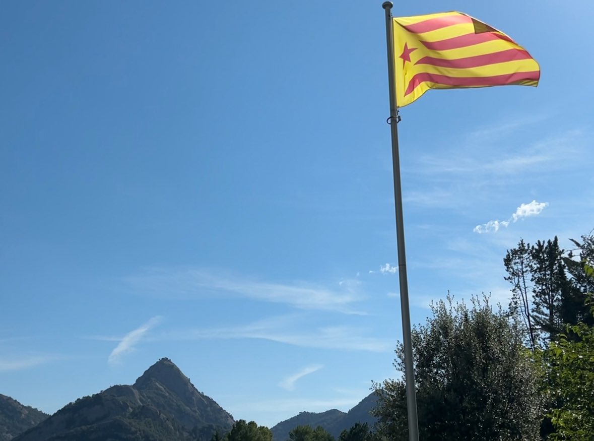 💛 Bona Diada Nacional de Catalunya💛❤️💛❤️💛❤️💛❤️💛

Ens trobem a dalt del ⛰️Serrat de Migdia per a celebrar el dia d’aquest petit país. 

🌟 Visca Catalunya Lliure i Visca Vilada 

#visitvilada #elberguedà #berguedà #catalunya #Diada2025